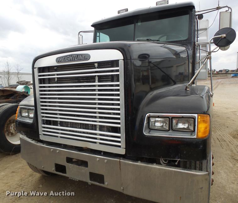 image for item DA9361 1995 Freightliner FLD semi truck
