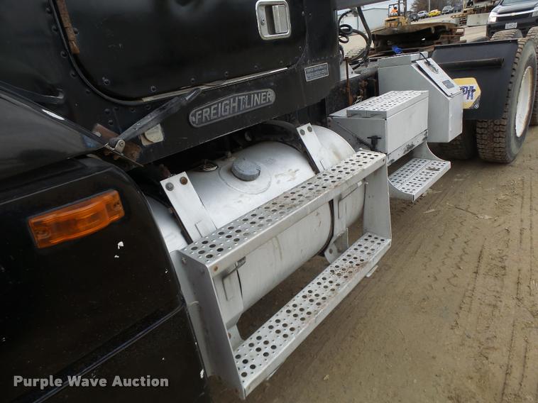 image for item DA9361 1995 Freightliner FLD semi truck