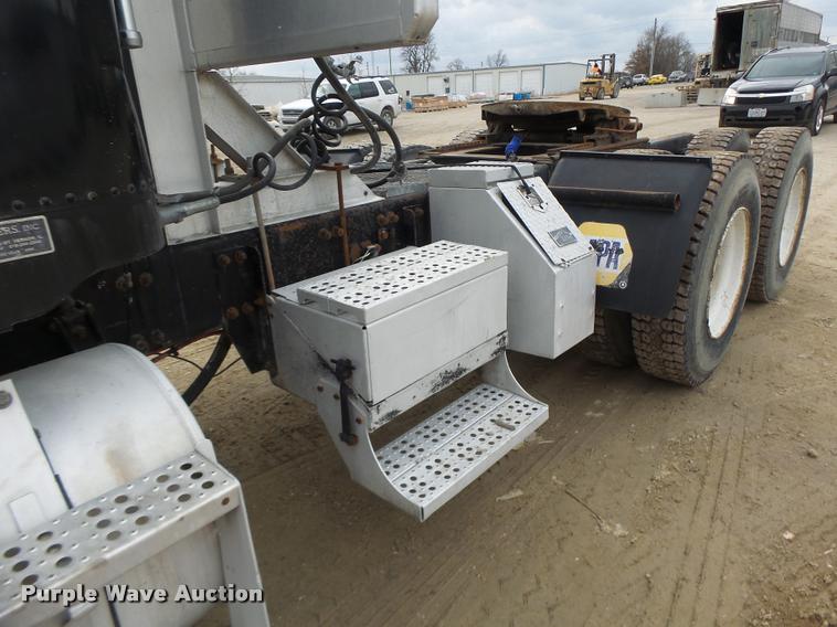 image for item DA9361 1995 Freightliner FLD semi truck