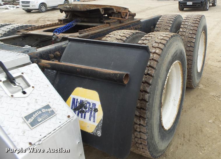 image for item DA9361 1995 Freightliner FLD semi truck