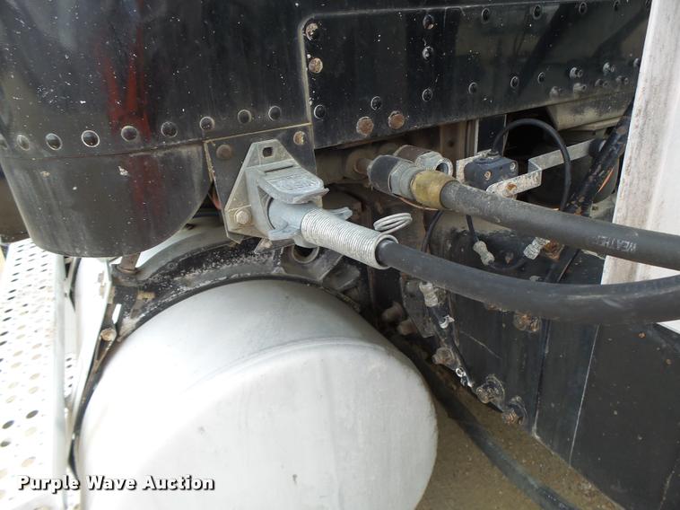 image for item DA9361 1995 Freightliner FLD semi truck