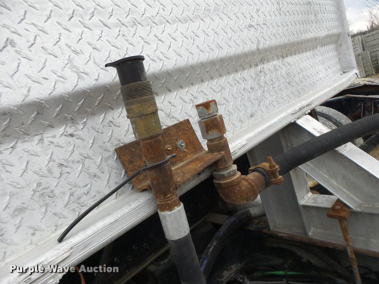 image for item DA9361 1995 Freightliner FLD semi truck