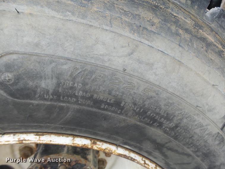 image for item DA9361 1995 Freightliner FLD semi truck