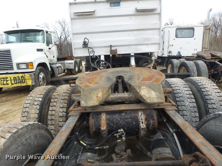 image for item DA9361 1995 Freightliner FLD semi truck