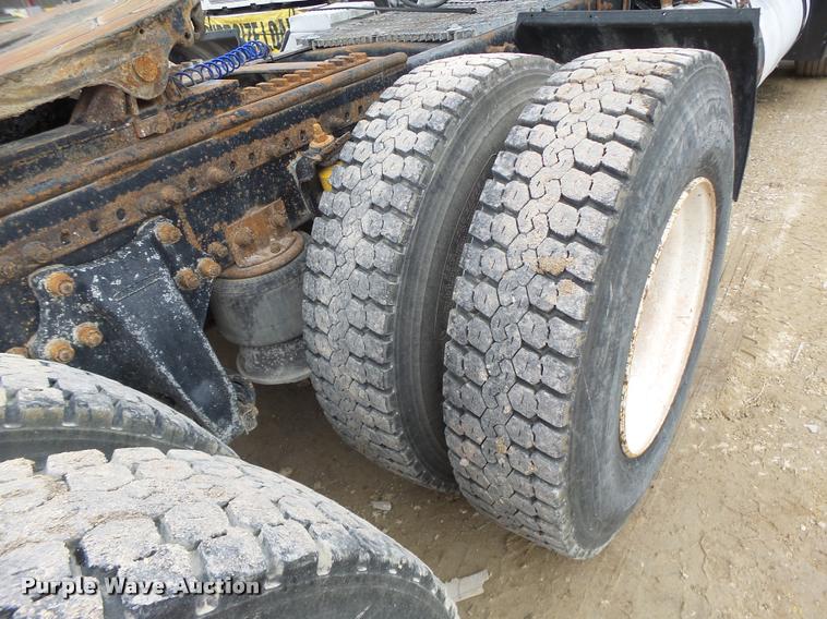 image for item DA9361 1995 Freightliner FLD semi truck