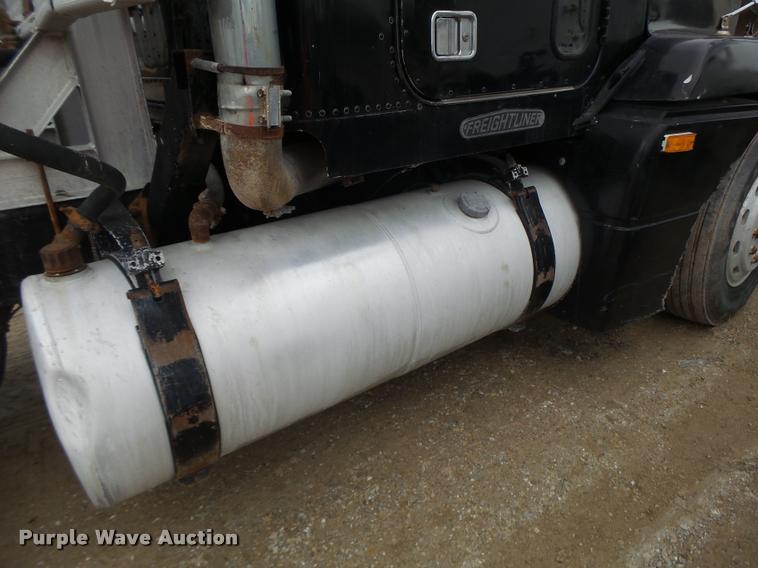 image for item DA9361 1995 Freightliner FLD semi truck