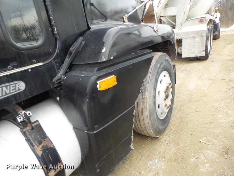 image for item DA9361 1995 Freightliner FLD semi truck