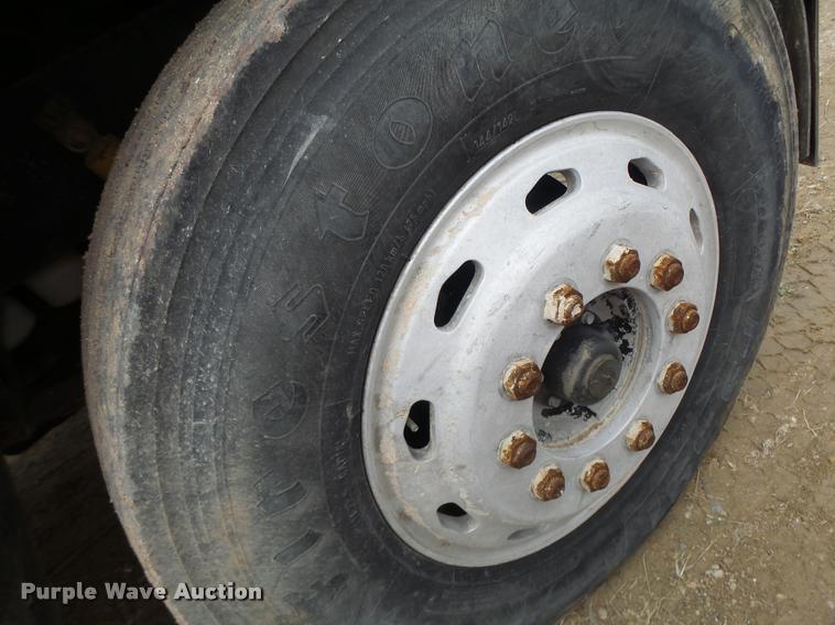 image for item DA9361 1995 Freightliner FLD semi truck