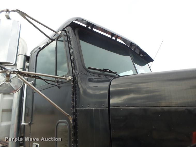 image for item DA9361 1995 Freightliner FLD semi truck