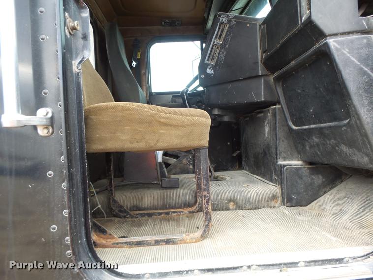 image for item DA9361 1995 Freightliner FLD semi truck