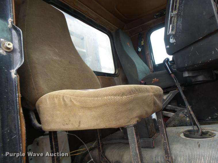 image for item DA9361 1995 Freightliner FLD semi truck