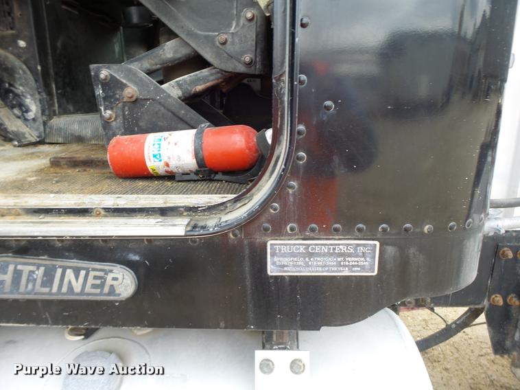 image for item DA9361 1995 Freightliner FLD semi truck