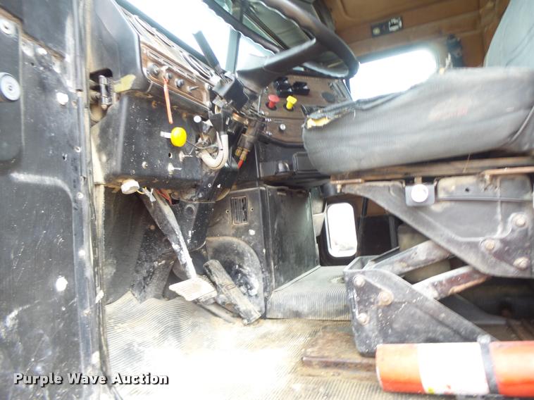 image for item DA9361 1995 Freightliner FLD semi truck