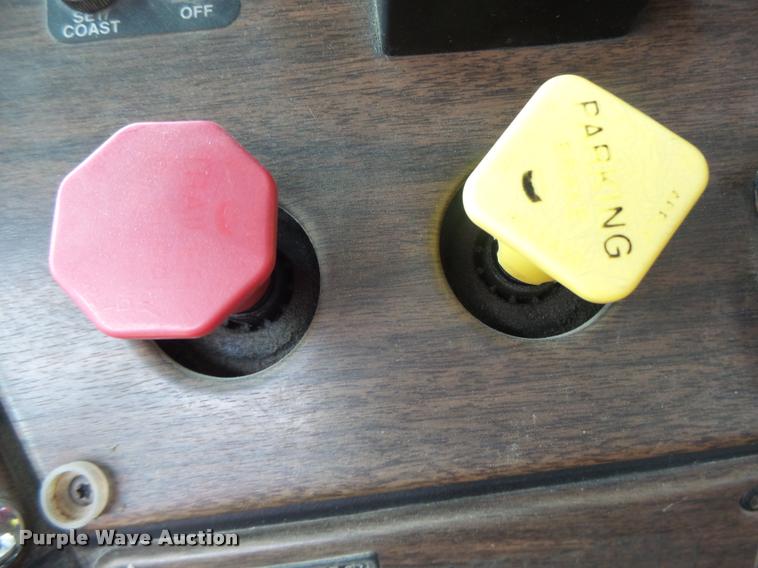 image for item DA9361 1995 Freightliner FLD semi truck