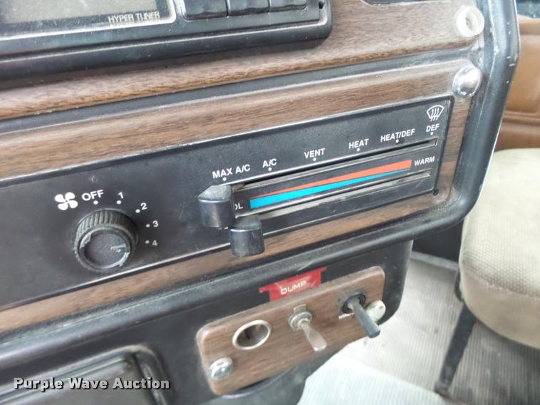 image for item DA9361 1995 Freightliner FLD semi truck