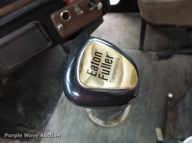 image for item DA9361 1995 Freightliner FLD semi truck