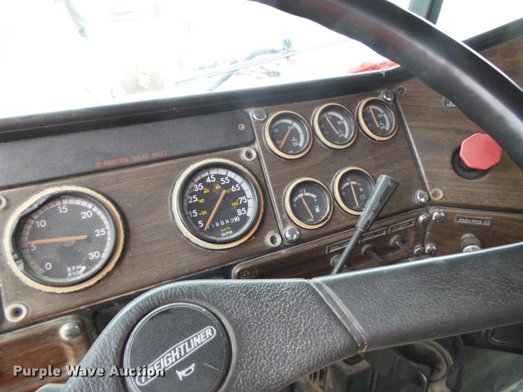 image for item DA9361 1995 Freightliner FLD semi truck