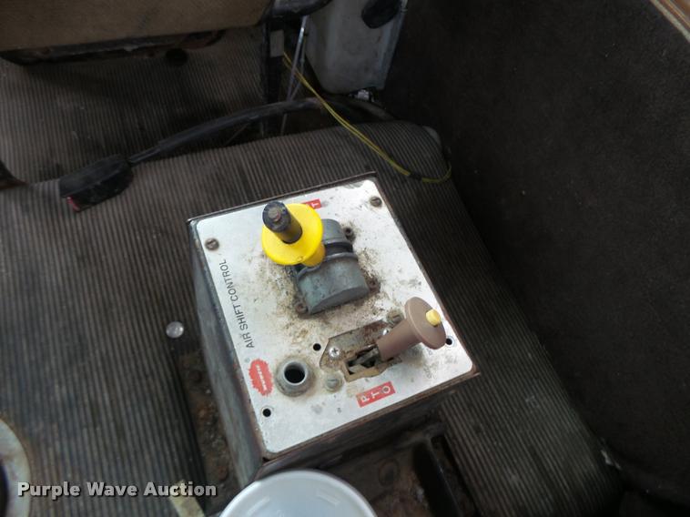 image for item DA9361 1995 Freightliner FLD semi truck