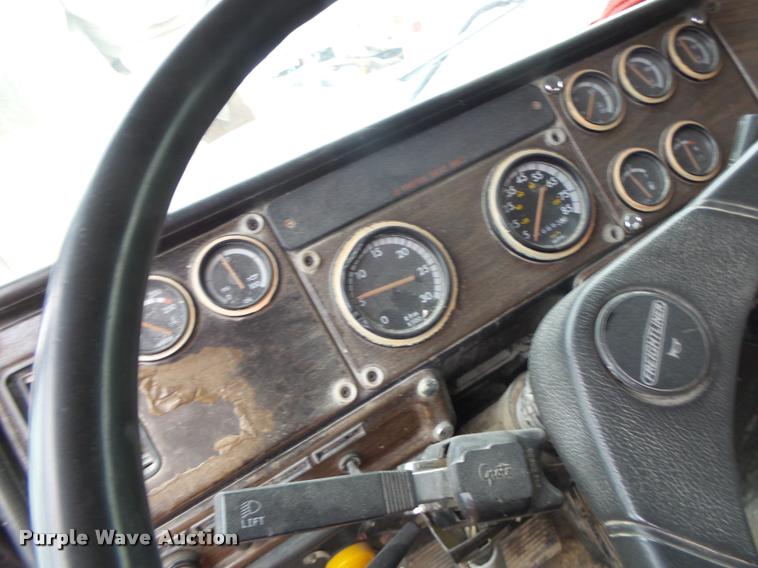 image for item DA9361 1995 Freightliner FLD semi truck