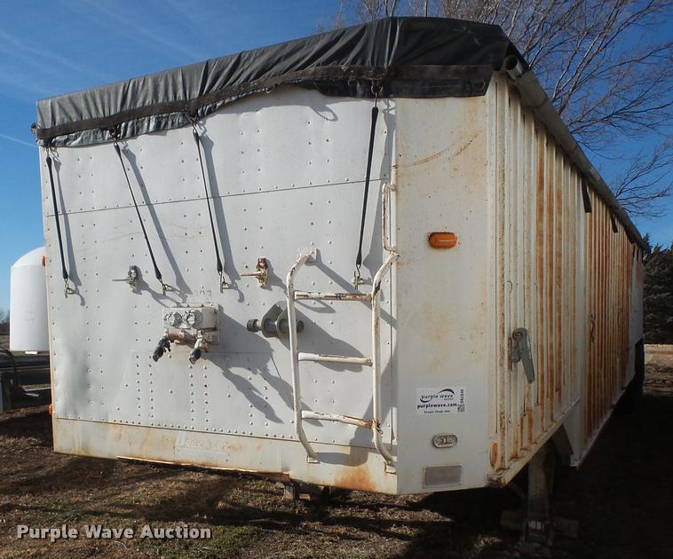 image for item DB2846 1973 Fruehauf H0710139 double hopper grain trailer