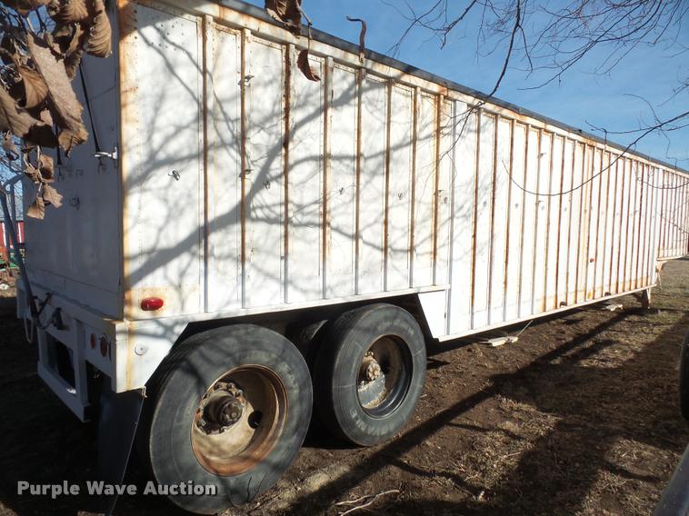 image for item DB2846 1973 Fruehauf H0710139 double hopper grain trailer