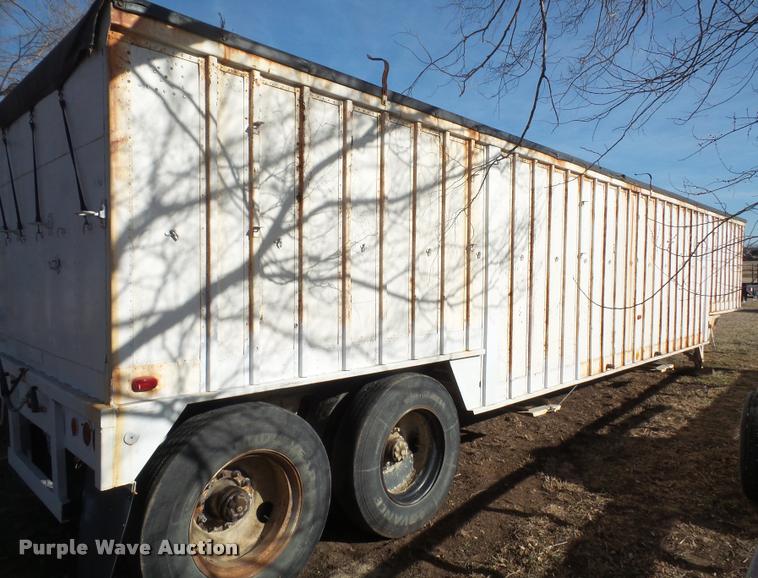 image for item DB2846 1973 Fruehauf H0710139 double hopper grain trailer
