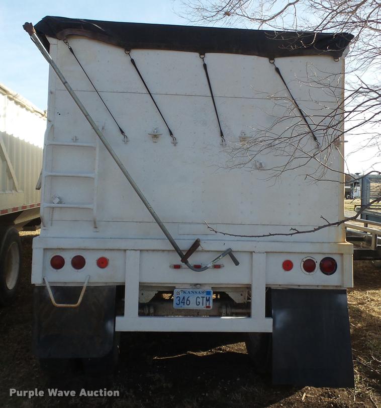 image for item DB2846 1973 Fruehauf H0710139 double hopper grain trailer