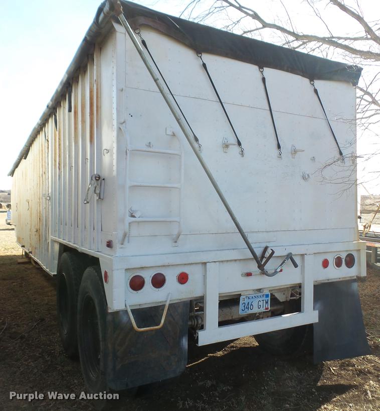image for item DB2846 1973 Fruehauf H0710139 double hopper grain trailer