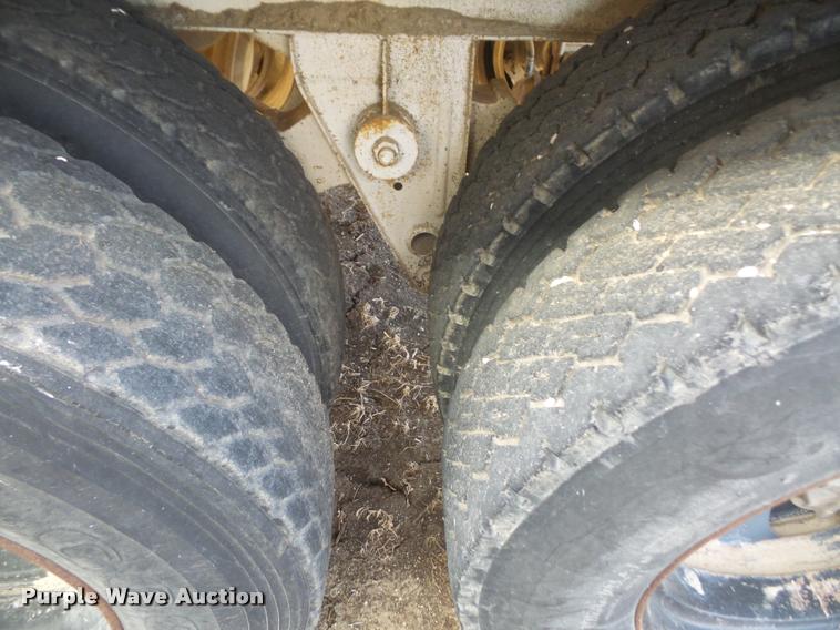 image for item DB2846 1973 Fruehauf H0710139 double hopper grain trailer