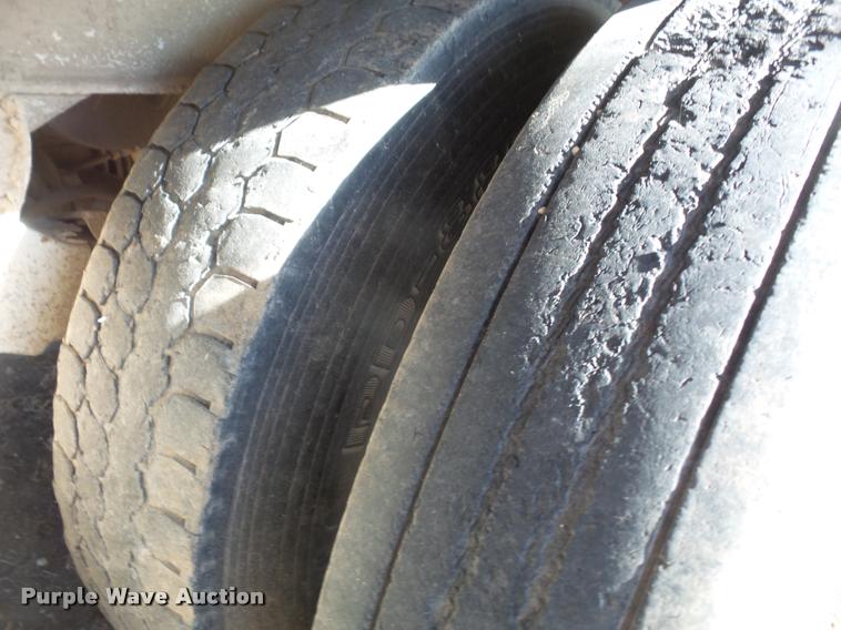 image for item DB2846 1973 Fruehauf H0710139 double hopper grain trailer