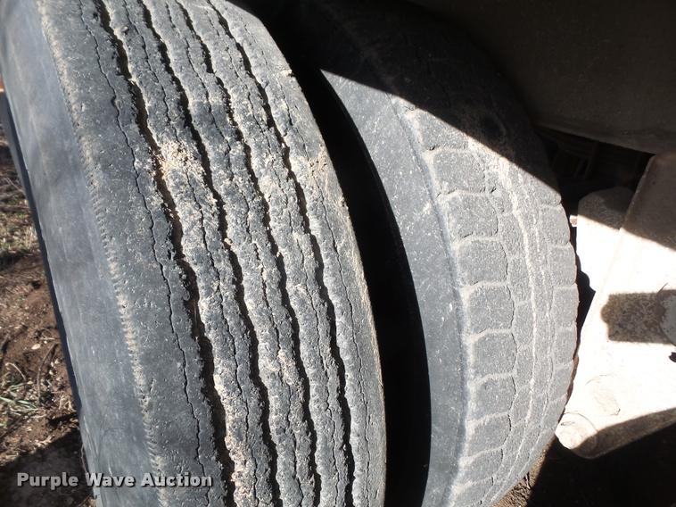 image for item DB2846 1973 Fruehauf H0710139 double hopper grain trailer