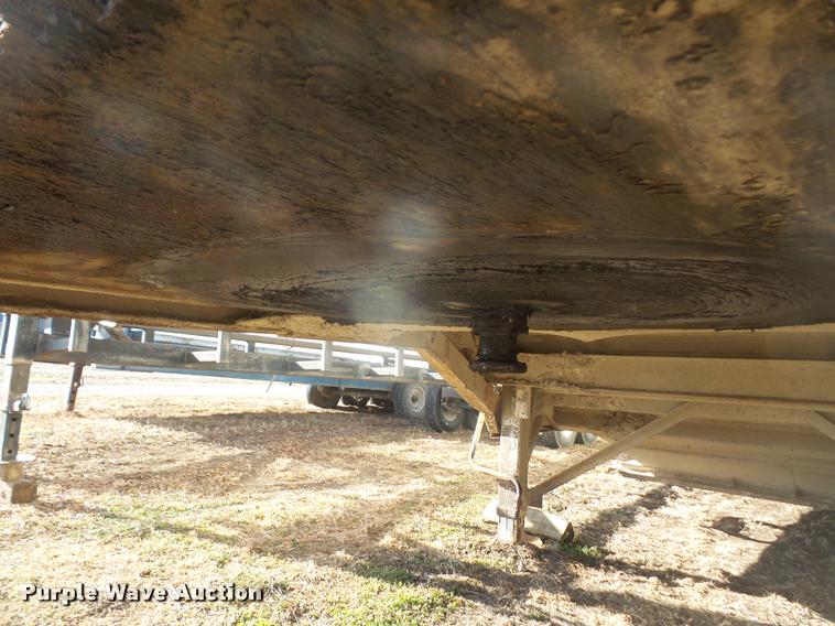 image for item DB2846 1973 Fruehauf H0710139 double hopper grain trailer