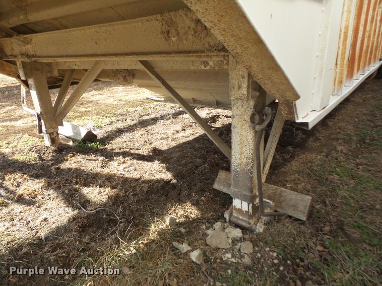 image for item DB2846 1973 Fruehauf H0710139 double hopper grain trailer