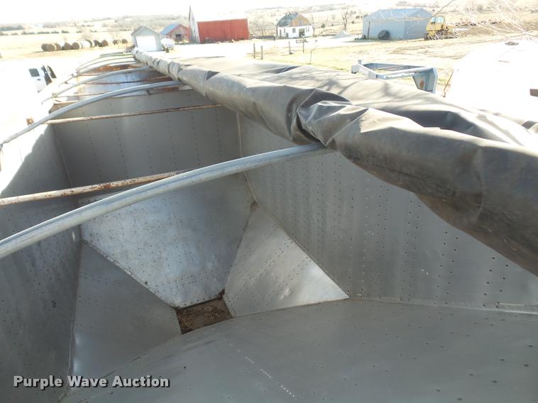 image for item DB2846 1973 Fruehauf H0710139 double hopper grain trailer