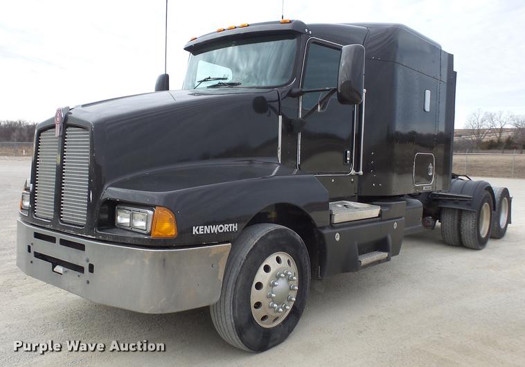 image for item DB2958 2006 Kenworth T600 semi truck