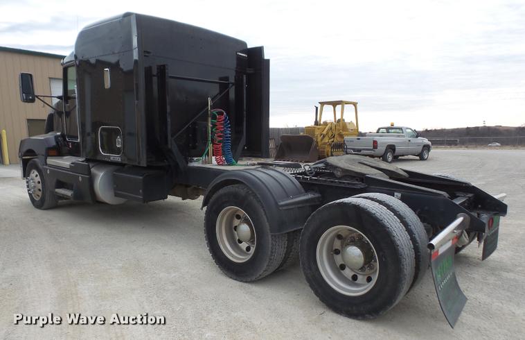 image for item DB2958 2006 Kenworth T600 semi truck