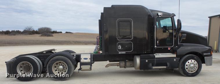 image for item DB2958 2006 Kenworth T600 semi truck