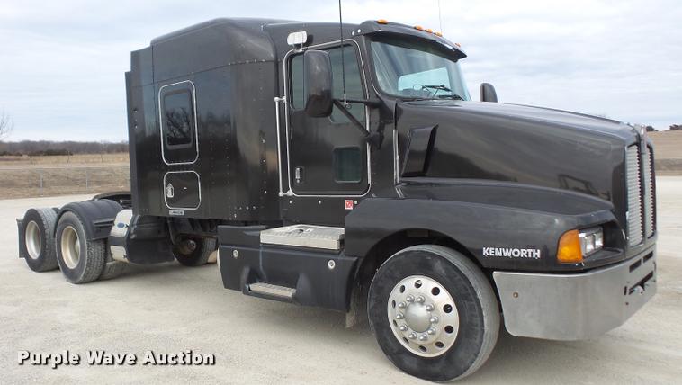 image for item DB2958 2006 Kenworth T600 semi truck