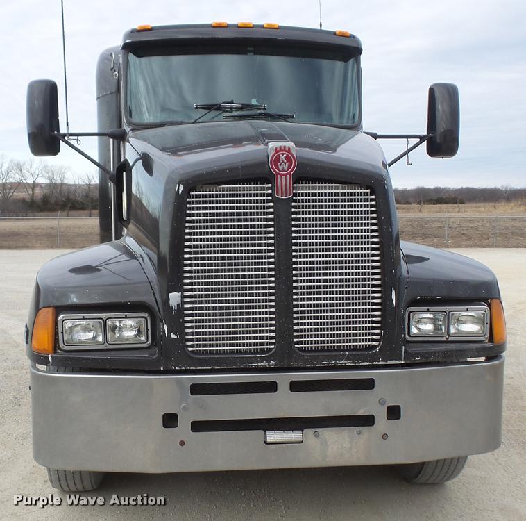 image for item DB2958 2006 Kenworth T600 semi truck