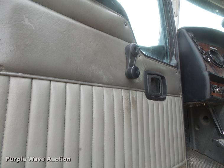 image for item DB2958 2006 Kenworth T600 semi truck