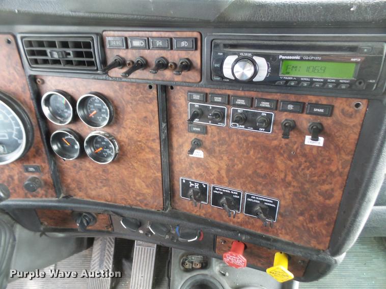 image for item DB2958 2006 Kenworth T600 semi truck