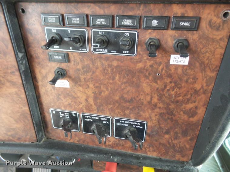 image for item DB2958 2006 Kenworth T600 semi truck