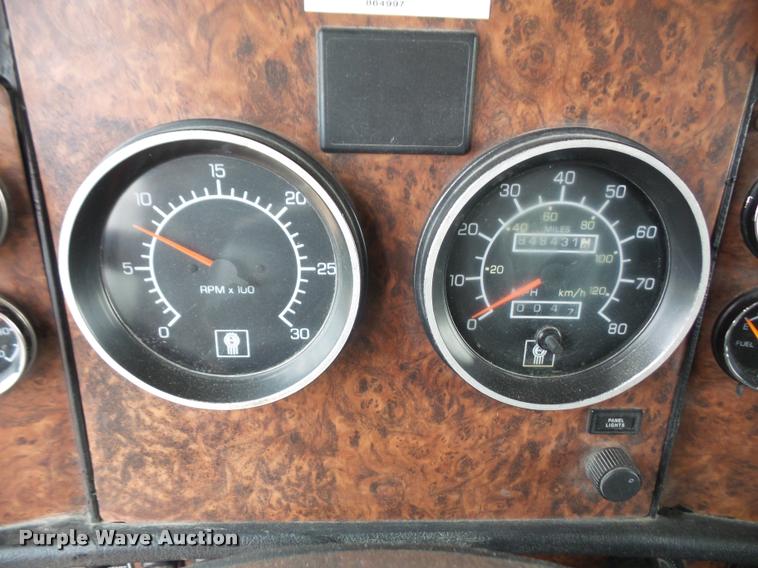 image for item DB2958 2006 Kenworth T600 semi truck