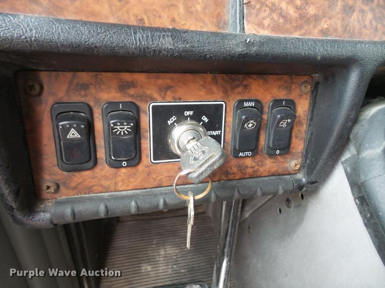 image for item DB2958 2006 Kenworth T600 semi truck