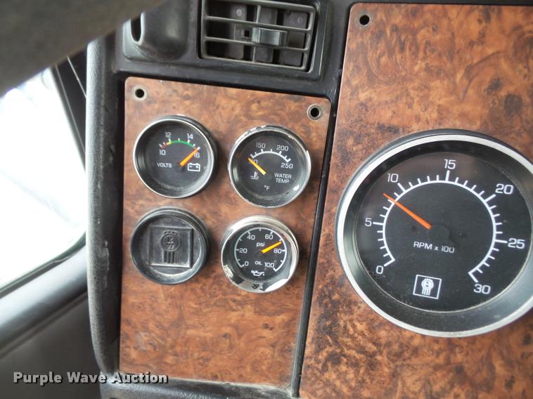 image for item DB2958 2006 Kenworth T600 semi truck