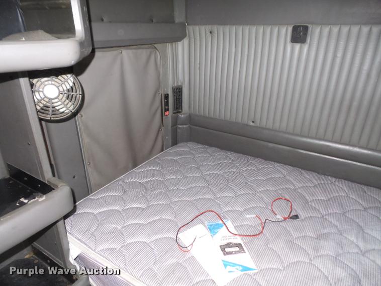 image for item DB2958 2006 Kenworth T600 semi truck