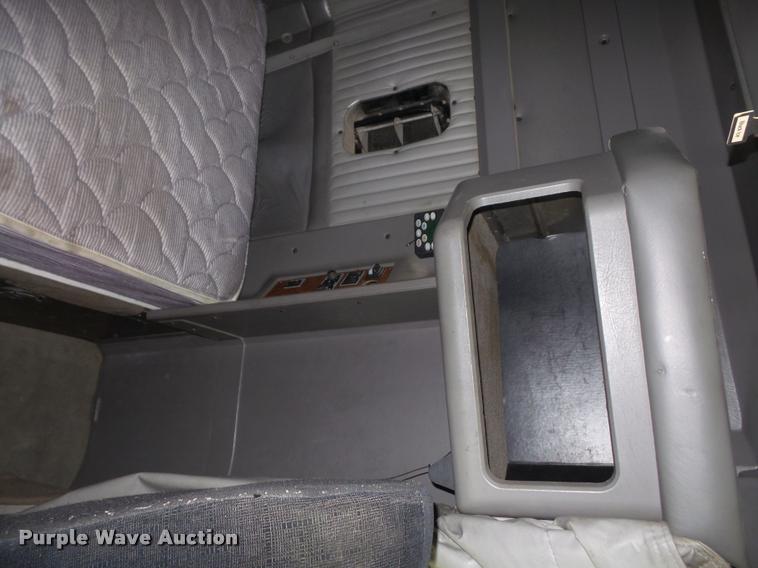 image for item DB2958 2006 Kenworth T600 semi truck