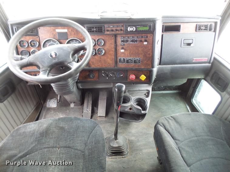 image for item DB2958 2006 Kenworth T600 semi truck