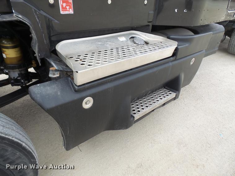 image for item DB2958 2006 Kenworth T600 semi truck