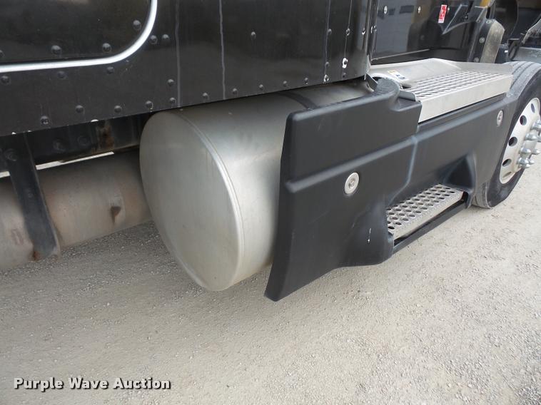 image for item DB2958 2006 Kenworth T600 semi truck